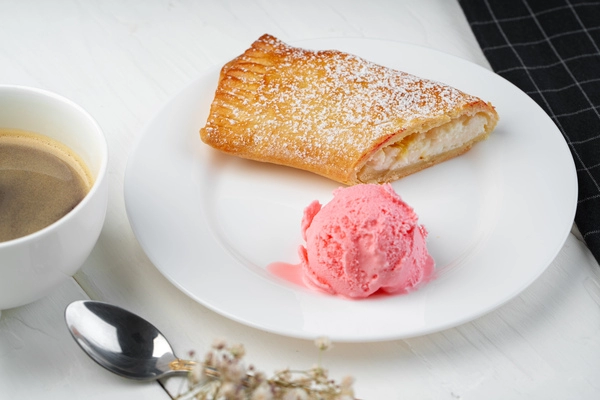 strudel jabłkowy z twarogiem