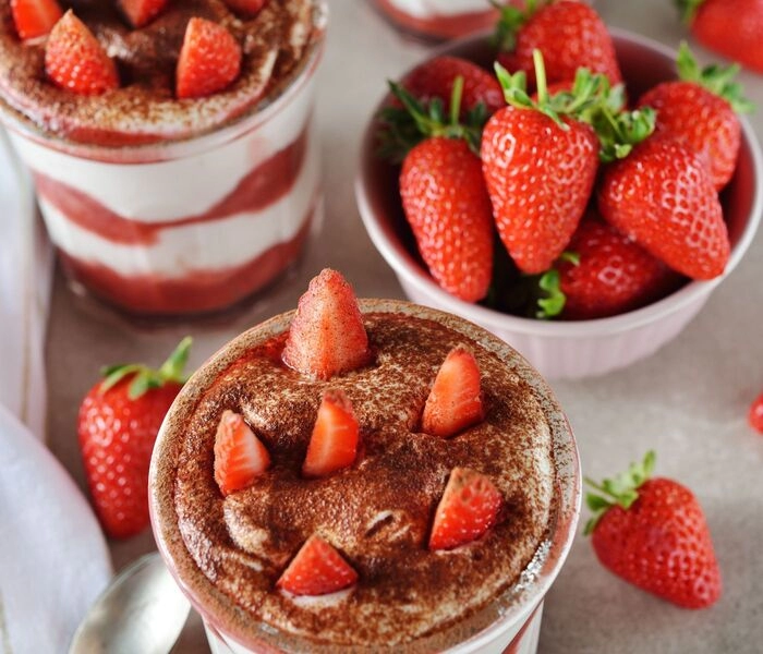 truskawkowe tiramisu w szklance
